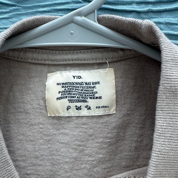 Classic Gray Crew Neck Short Sleeve Tee - Picture 4 of 4